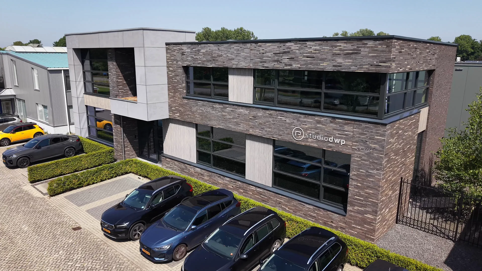 Kantoorpand Studio DWP aan de Nijverheidsweg in Grootebroek
